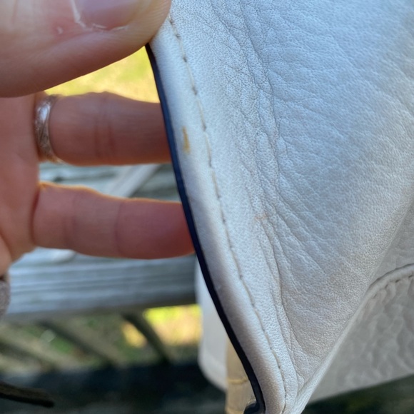 Aimee Kestenberg crossbody shoulder bag off white genuine pebble leather - Picture 9 of 16